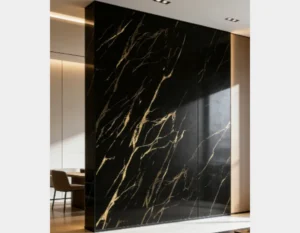 Black Golden Enterior - modern nappali falburkolat, amely fekete márvány hatású PVC falpanelből készült, arany erezettel.Anyag: A burkolat PVC-ből készült, amely utánozza a valódi márvány megjelenését.Stílus: A "Golden Black" vagy "Gold Marquina" néven ismert minta mélyfekete alapszínt és drámai arany erezetet használ.Tulajdonságok: Az ilyen panelek általában víz- és hőállóak, és gyorsan telepíthetőek.